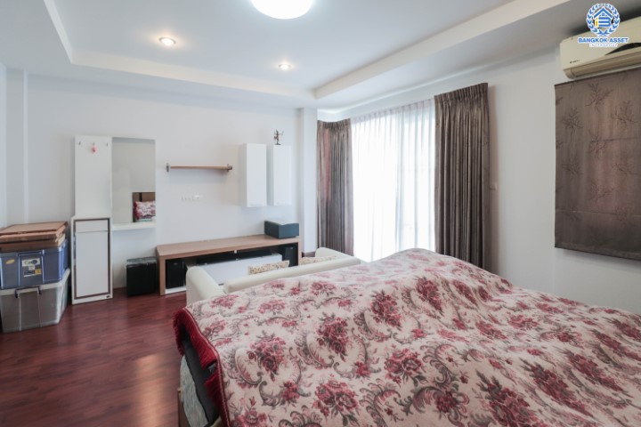 ทาวน์โฮมมือสอง3ชั้นแปลงมุม! ม.ศุภาลัยวิลล์ เพชรเกษม48 เนื้อที่เยอะถึง 31.60 ตร.ว. ฟังก์ชันจัดเต็ม 3 ห้องนอน 3 ห้องน้ำ  บิ้วท์อินห้องครัว บ้านสวยพร้อมเข้าอยู่ สภาพดีมาก บนทำเลศักยภาพ เชื่อมต่อถนนหลายเส้นทาง เดินทางสะดวก ใกล้รถไฟฟ้า "สถานีเพชรเกษม48"